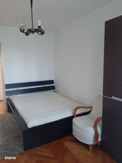 Apartament cu 3 camere semidecomandat în Drumul Taberei