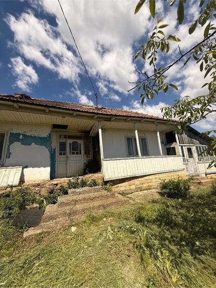 Casa batraneasca si teren in Comarna, iesirea din Chicerea asfalt curent 20 km de iasi - 3