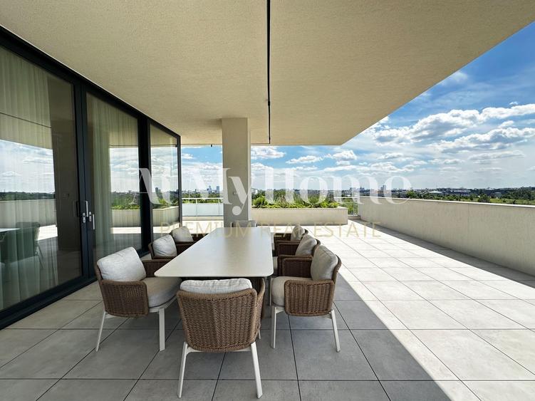 Penthouse cu 5 camere decomandat, mobilat în Băneasa