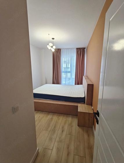 Apartament cu 3 camere semidecomandat în Florești
