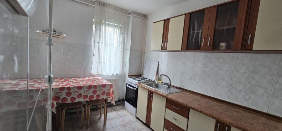Apartament cu 2 camere semidecomandat în Centrul Civic