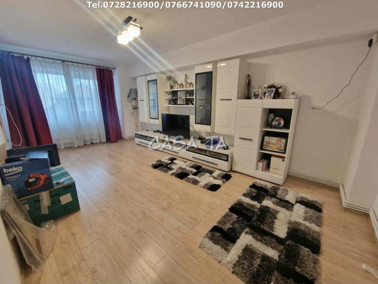 Apartament cu 4 camere decomandat în Central