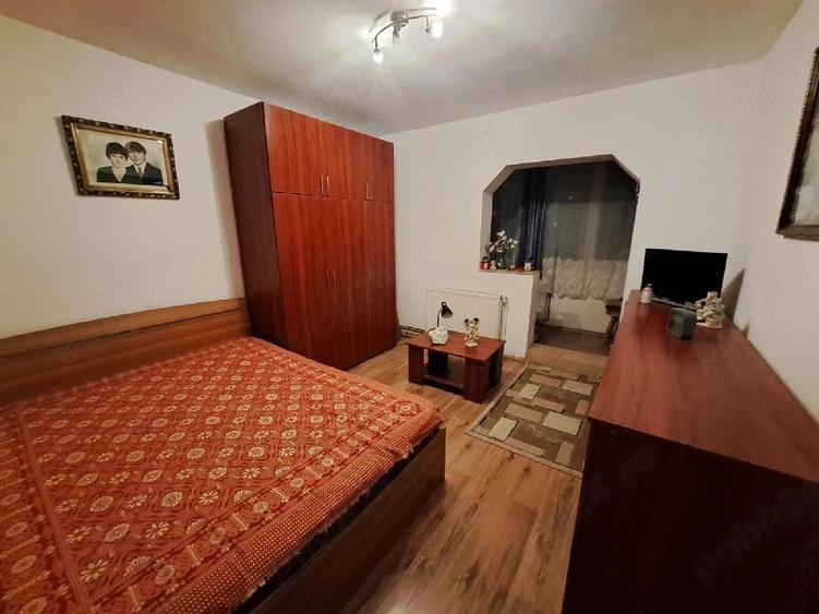 Apartament cu 3 camere decomandat în Dârste