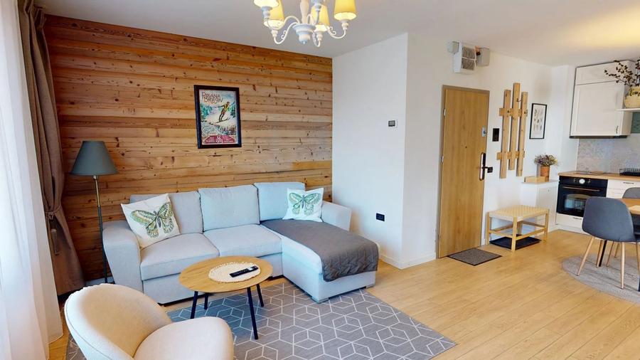Apartament cu 2 camere semidecomandat, mobilat în Poiana Brașov