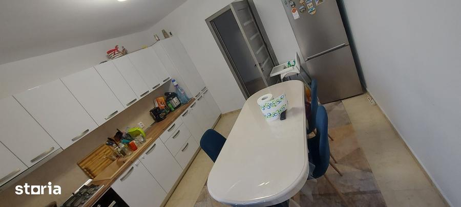 Apartament cu 3 camere în Bariera Vâlcii