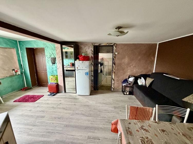 Casă individuală cu 3 camere cu Teren 5000 Mp în Popești
