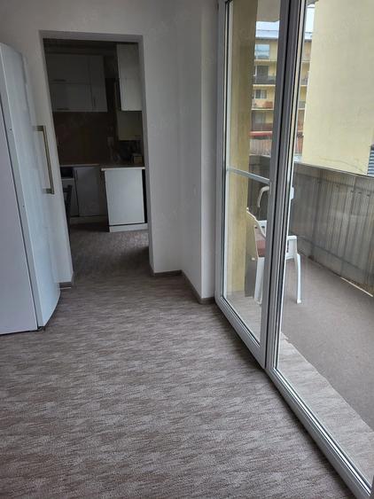 Apartament cu 3 camere decomandat în Florești