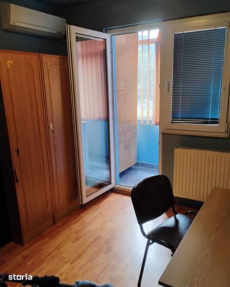 Apartament cu 3 camere decomandat în Micro 15