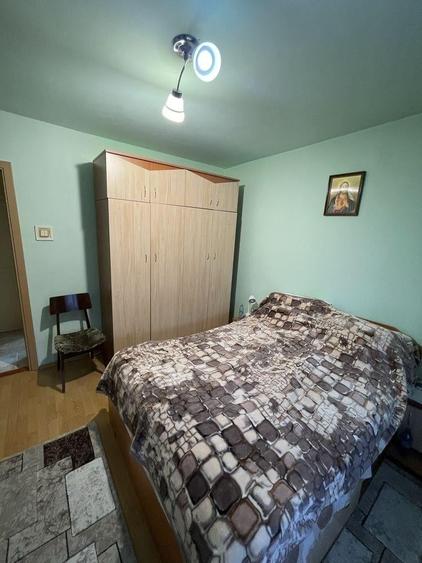 Apartament cu 3 camere decomandat, mobilat în Valea Rosie