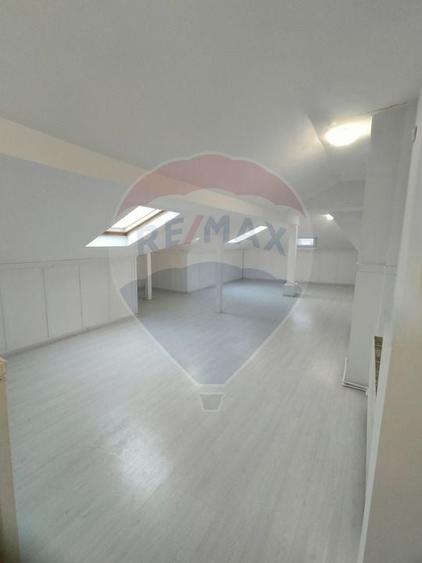 Casă individuală cu 7 camere cu Teren 212 Mp în Eminescu