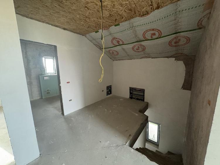 Casă cu 4 camere în Costi