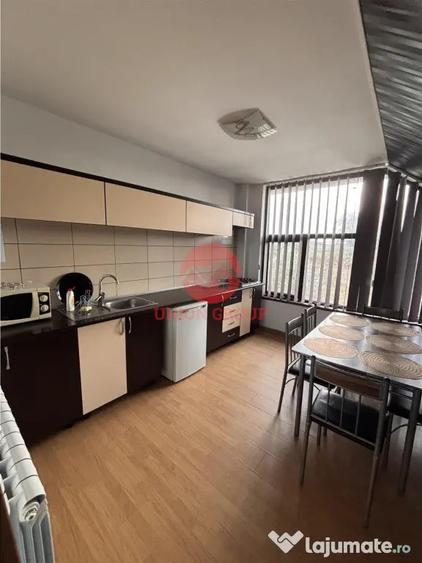 Casă cu 8 camere cu Teren 200 Mp în Central