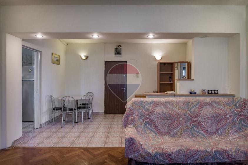Apartament cu 3 camere semidecomandat, mobilat în Vatra Luminoasă
