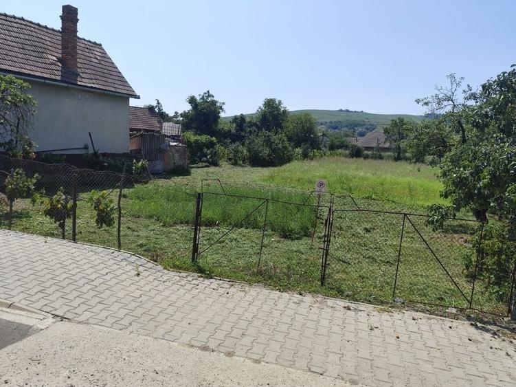 Casă cu 4 camere în Băgău