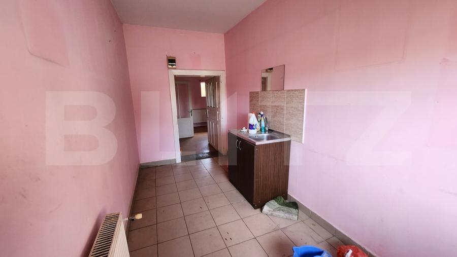 Casă individuală cu 4 camere cu Garaj în Est