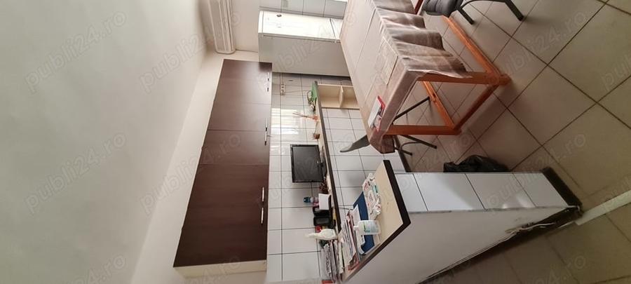 Apartament cu 3 camere decomandat în Cetate
