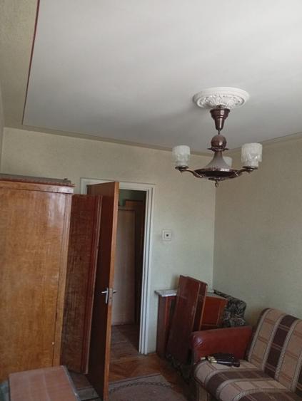 Apartament cu 3 camere semidecomandat în Titan