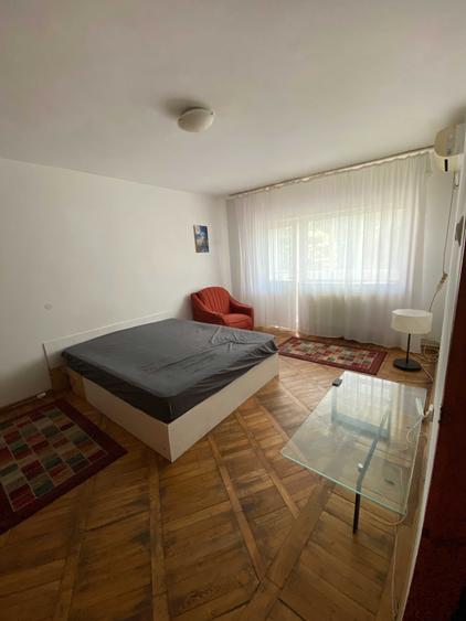Garsonieră decomandată în Central