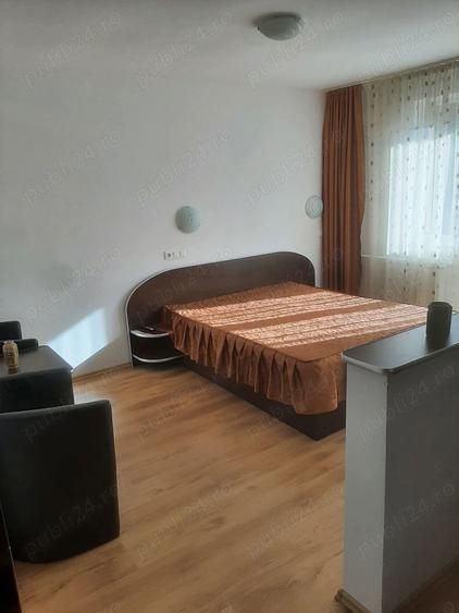 Casă cu 15 camere cu Teren 500 Mp în Platoul Izvor
