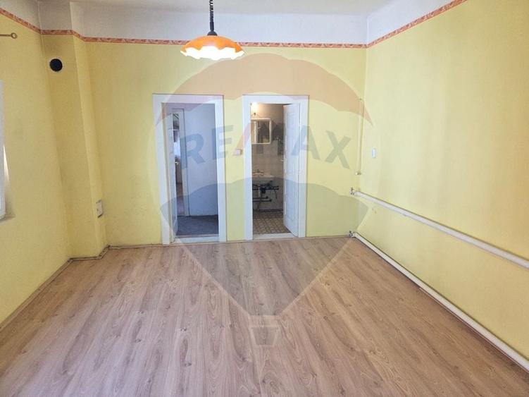 Casă cu 5 camere cu Teren 1010 Mp în Ultracentral