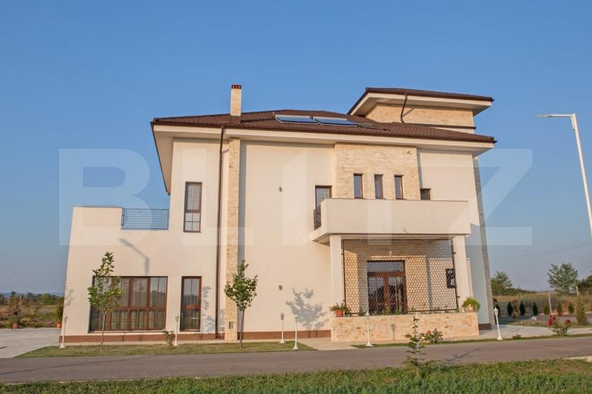 Casă individuală cu 6 camere cu Canalizare în Sud