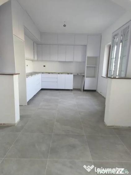 Casă cu 7 camere cu Teren 2500 Mp în Marginea