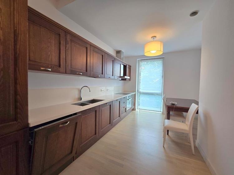 Apartament cu 4 camere în Aviatorilor