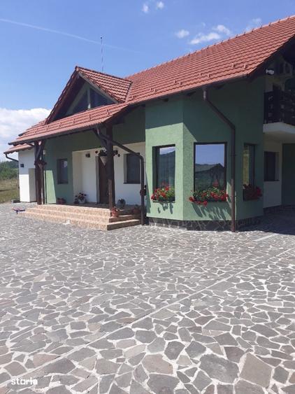 Casă cu 4 camere cu Teren 19200 Mp în Creaca