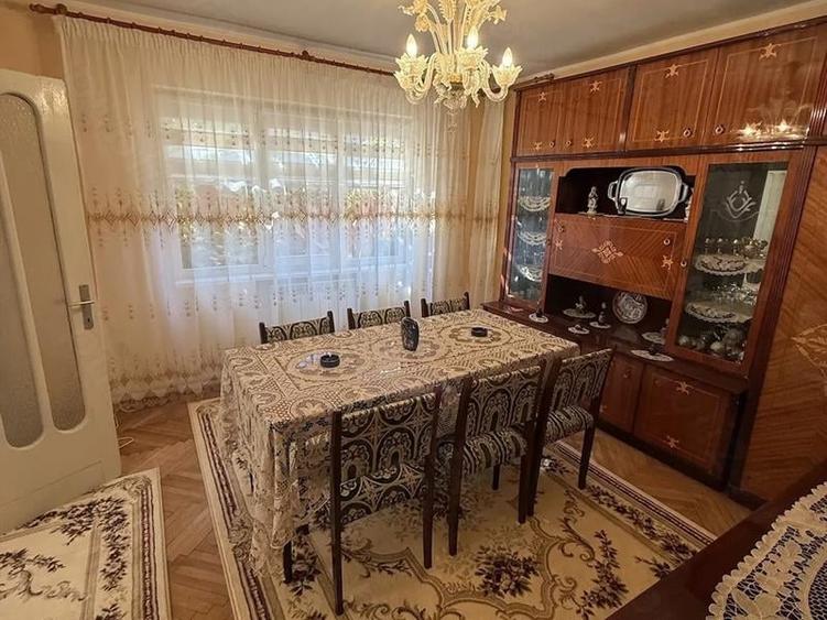 Casă individuală cu 5 camere cu Teren 728 Mp în Vest