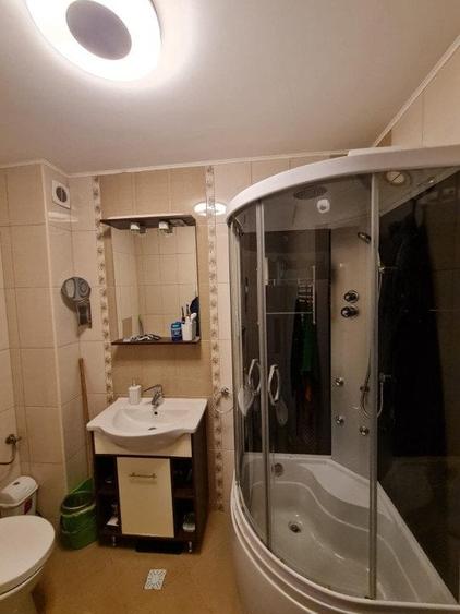 Apartament cu 4 camere semidecomandat, mobilat în Florești