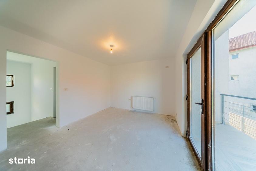 Casă cu 4 camere cu Teren 220 Mp în Intim