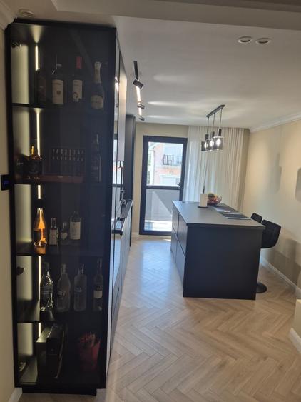 Apartament cu 4 camere decomandat în Rogerius