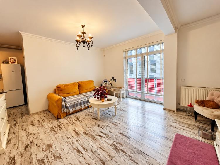 Apartament cu 2 camere semidecomandat, mobilat în Zorilor