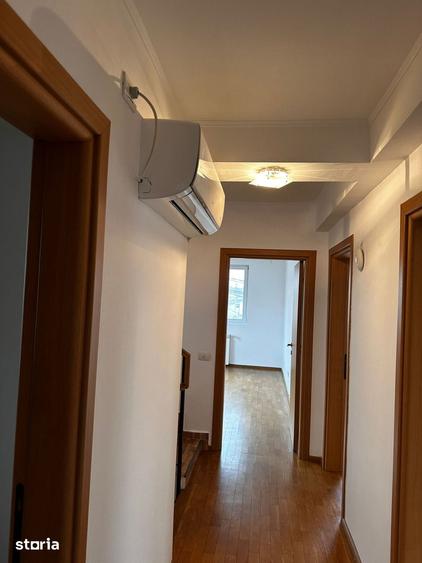 Casă cu 6 camere cu Teren 310 Mp în Apărătorii Patriei