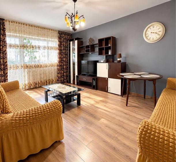 Apartament cu 3 camere decomandat în Republicii