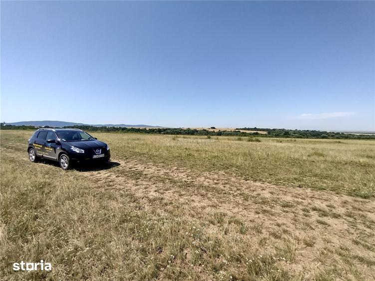Teren de 14500 mp, în Cara