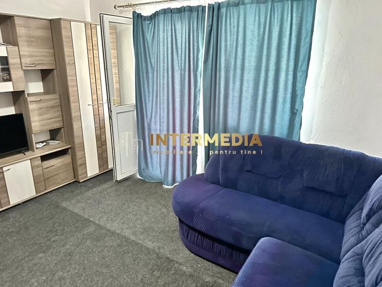 Apartament cu 2 camere semidecomandat, mobilat în Cetate