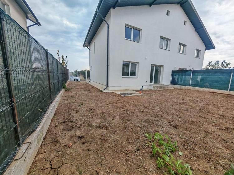 Duplex cu 3 camere cu Canalizare în Vidra