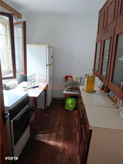 Casă cu 3 camere decomandat cu Teren 418 Mp în Central