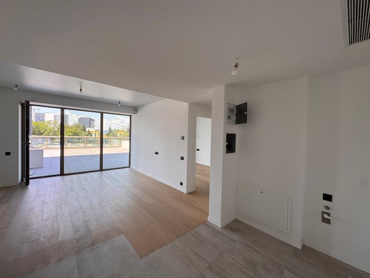 Apartament cu 2 camere semidecomandat în Barbu Văcărescu