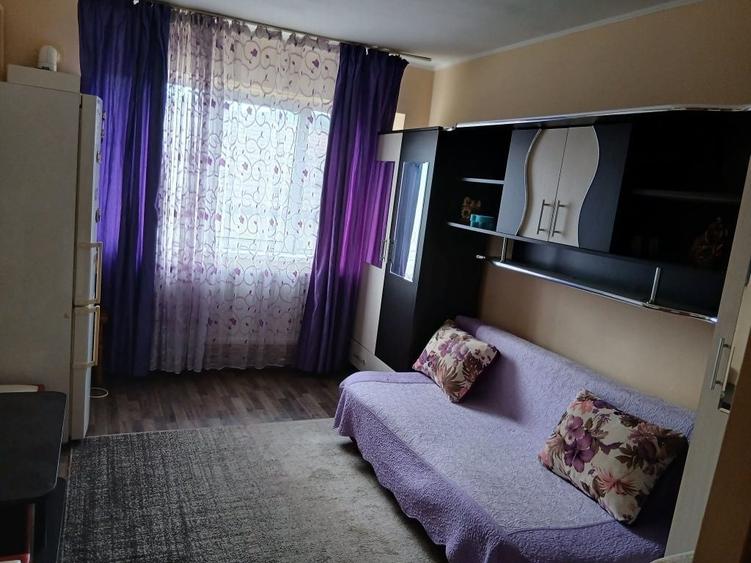 Garsonieră decomandată în Central