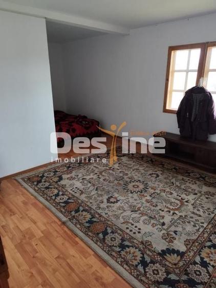Casă cu 6 camere cu Teren 11250 Mp în Ștubeiu