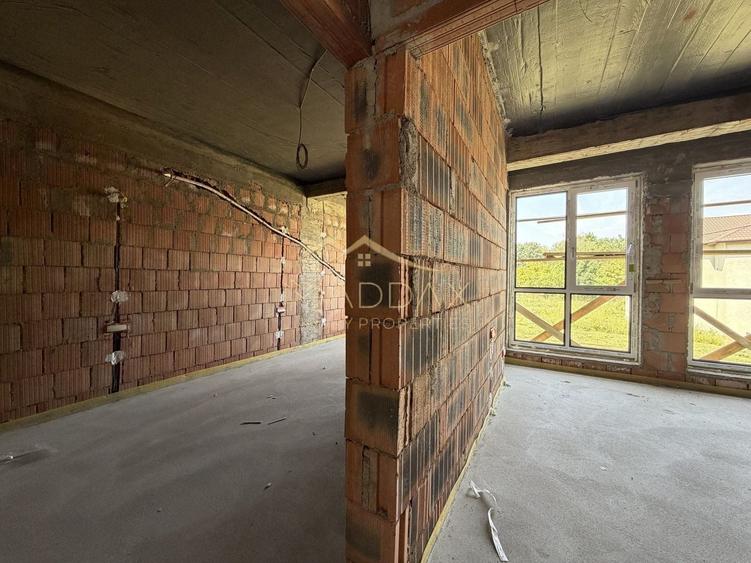 Duplex cu 5 camere decomandat cu Canalizare în Central