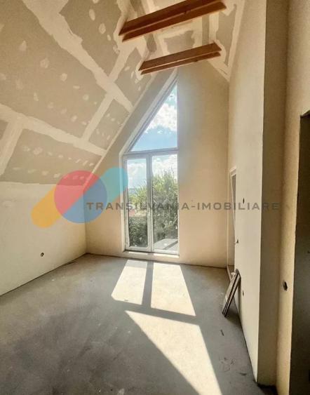 Duplex cu 4 camere cu Canalizare în Dâmbul Rotund
