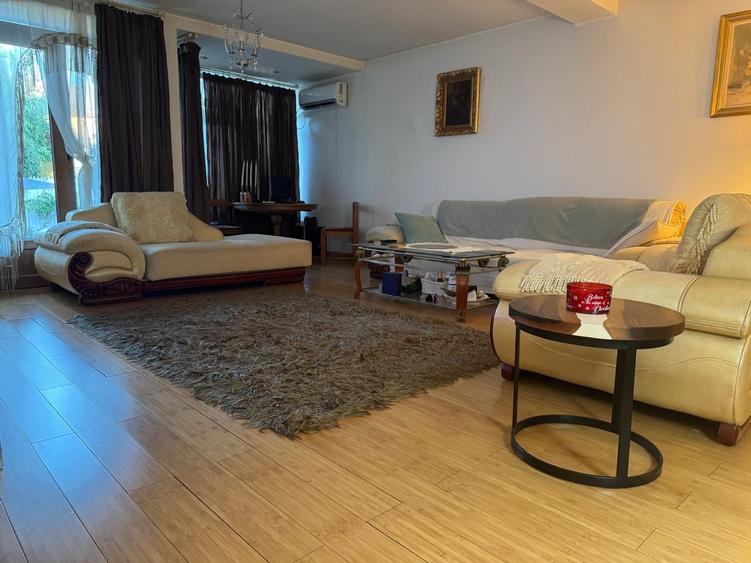 Casă individuală cu 6 camere cu Canalizare în Titan