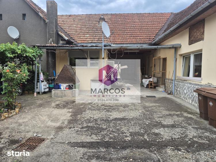 Casă cu 4 camere cu Teren 1726 Mp în Central