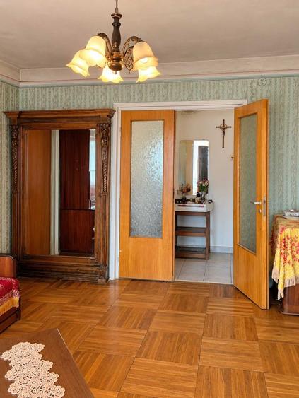 Apartament cu 3 camere decomandat în Exterior Vest