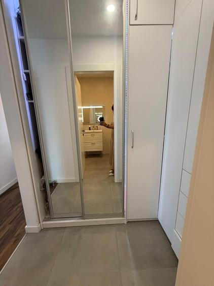 Apartament cu 3 camere decomandat în P-ța Victoriei