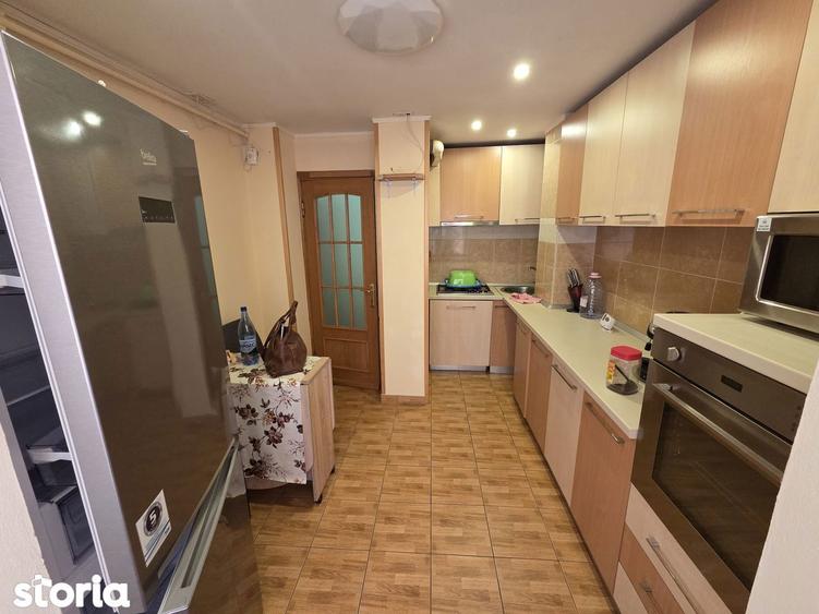 Apartament de INCHIRIAT 3 camere -CARTIER E3 - 11