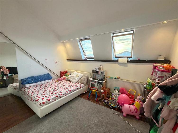 Apartament cu 3 camere decomandat în Rogerius